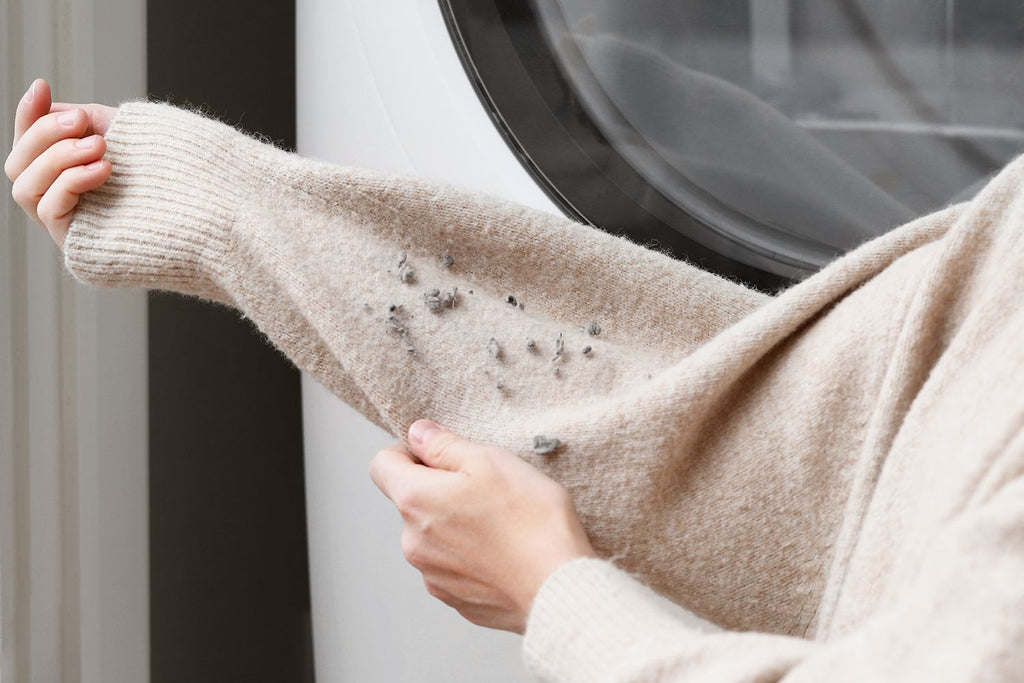 How to prevent and remove lint from your apparel?